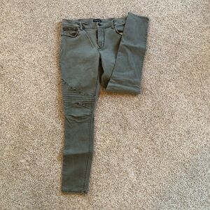Express Legging Mid Rise. Size 12 Regular. Army Green Color.